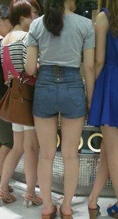 细腰超宽臀少妇