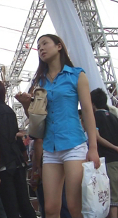 高挑热裤美少妇