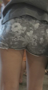 小妹如此的宽臀