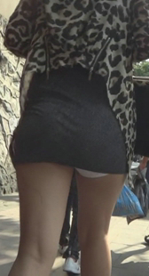 衣服再长也包不住大屁股