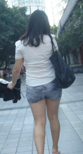 紧身牛仔热裤包臀