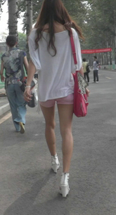 高跟热裤穿着随意