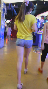 小妹超紧牛仔热裤