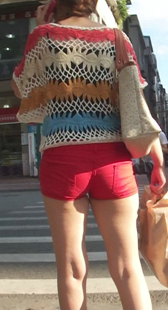 紧身红裤沟深腿长