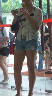 商场高跟热裤少妇