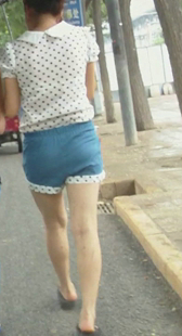 街拍牛仔热裤小少妇视频