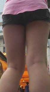 热裤包臀牛仔夹这么紧