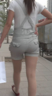 背带热裤灰臀少妇