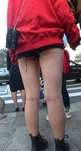 包臀牛仔热裤露大腿