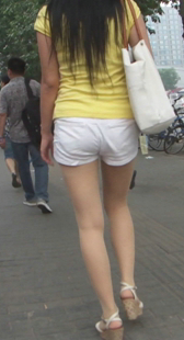 高跟热裤长腿妹