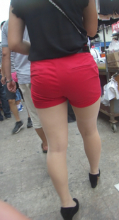 包臀大屁股热裤少妇