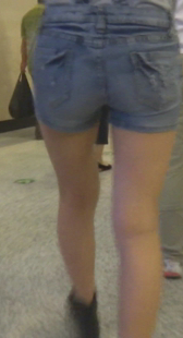 少女苹果紧臀遮遮掩掩不让看