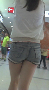 商场热裤少妇严重缺少开发