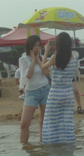 热裤少妇身材好