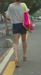 高跟紧身热裤少妇上衣透明