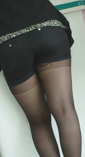 大屁股黑丝少妇