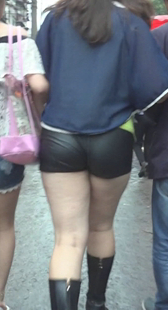 超紧皮裤大屁股少妇