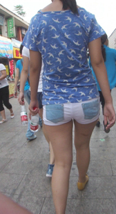 小少妇宽臀迷人