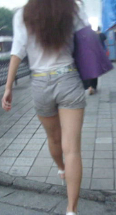 高跟长腿热裤小少妇