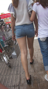 性感牛仔热裤紧身小妹