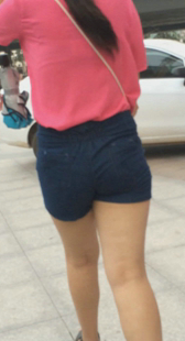 性感黑紧裤少妇