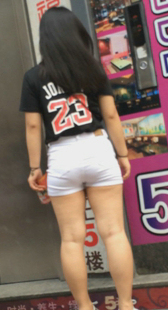 白色热裤小妹夹好紧