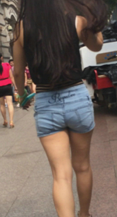 包臀紧身蓝牛热裤少妇