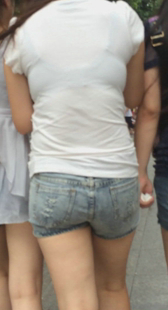 丰满包臀牛仔少妇