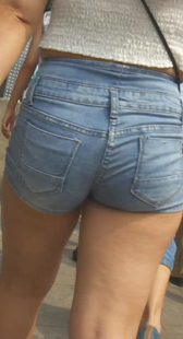 牛仔包臀热裤小少妇缺少开发