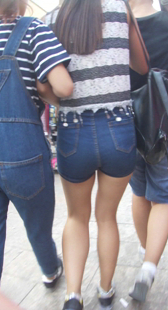 超紧牛仔热裤圆臀少妇