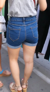 牛仔热裤高跟少妇