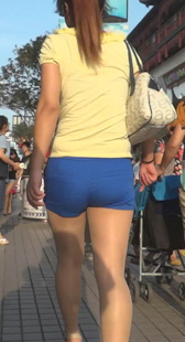 高挑包臀热裤夹得紧