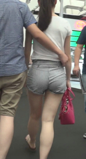 腿白腰细屁股大