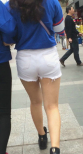 性感白牛热裤圆臀