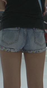 车展热裤小少妇