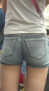 高挑超紧牛仔热裤小少妇