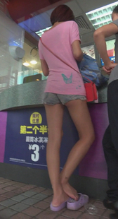 超短牛仔热裤小妹