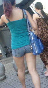 街拍性感紧身短裤