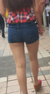 紧身牛仔热裤少妇视频