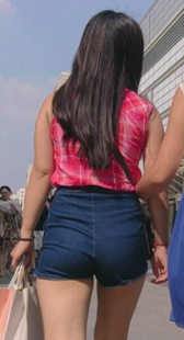 街拍高跟宽臀紧牛少妇