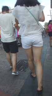 长腿白热裤小妹