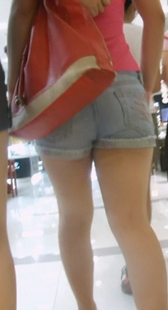 商场包臀紧牛热裤