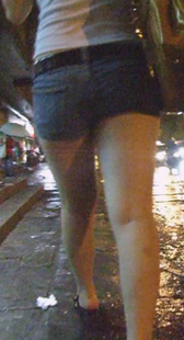 夜晚翘臀牛仔热裤