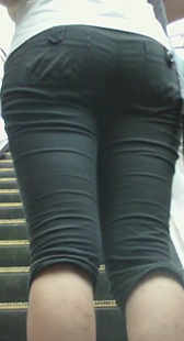 大屁股小妹上电梯