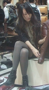 性感长腿丝袜美女买鞋子