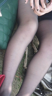 公园黑丝小少妇