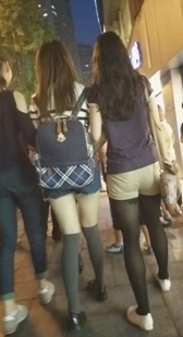 街拍长腿三姐妹