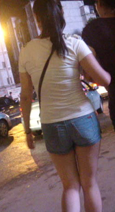 夜拍紧牛热裤少妇