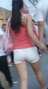 翘臀白裤紧内痕