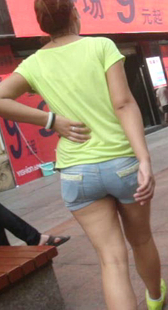 大屁股两姐妹穿一样